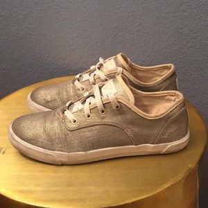 🌟UGG- GRAY/GOLD CANVAS SHOE( Size 4)🌟